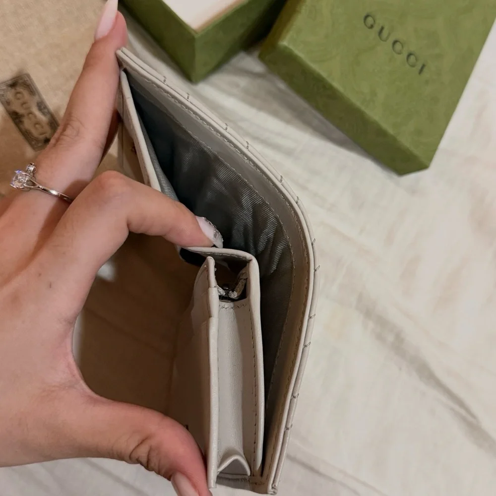 Gucci Off-White Matelassé Chevron Leather Card Holder with Gold GG